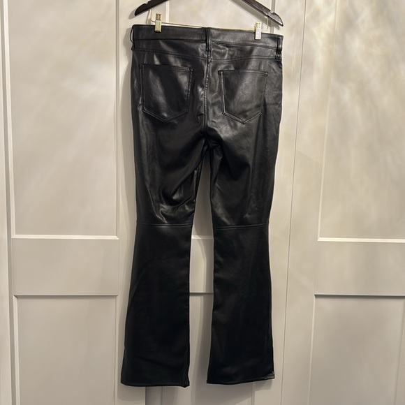 Gap Mid Rise Faux-Leather Baby Boot Jeans - black  Size 32/14L - Picture 2 of 4